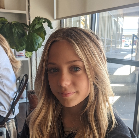 Meet your Posher, Roxy - Picture 1 of 2